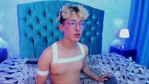 Snapshot of iangel_ chatting on 03.04.25 ian online show from 03.04.25