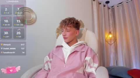 Snapshot of iangel_ chatting on 09.09.25 ian online show from 09.09.25