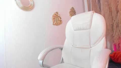 Snapshot of iangel_ chatting on 09.11.25 ian online show from 09.11.25