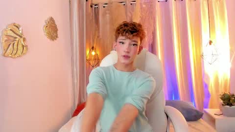 Snapshot of iangel_ chatting on 09.12.25 ian online show from 09.12.25