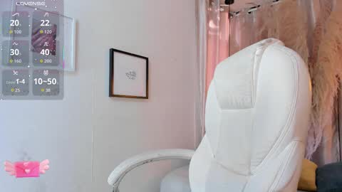 Snapshot of iangel_ chatting on 09.17.25 ian online show from 09.17.25