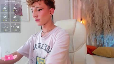 Snapshot of iangel_ chatting on 09.18.25 ian online show from 09.18.25