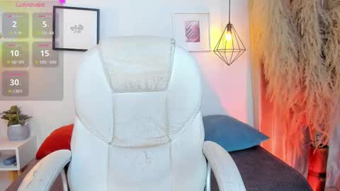 Snapshot of iangel_ chatting on 10.02.25 ian online show from 10.02.25