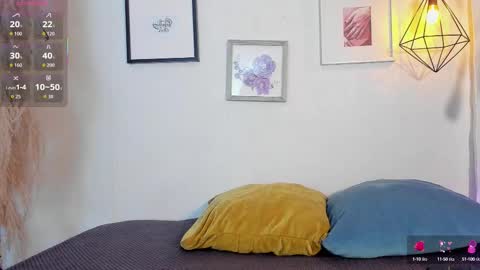 Snapshot of iangel_ chatting on 10.07.25 ian online show from 10.07.25