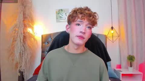 Snapshot of iangel_ chatting on 10.16.25 ian online show from 10.16.25