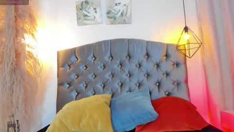 Snapshot of iangel_ chatting on 10.21.25 ian online show from 10.21.25