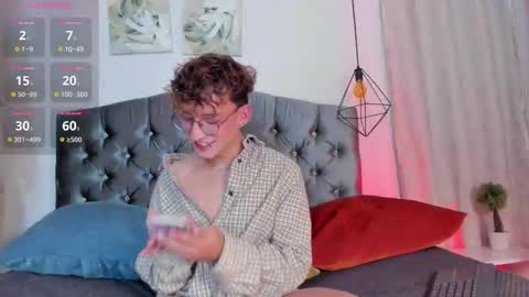 Snapshot of iangel_ chatting on 10.22.25 ian online show from 10.22.25