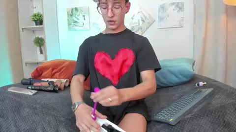 Snapshot of iangel_ chatting on 11.02.25 ian online show from 11.02.25