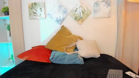 Snapshot of iangel_ chatting on 11.06.25 ian online show from 11.06.25