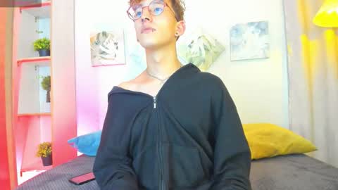 Snapshot of iangel_ chatting on 11.16.25 ian online show from 11.16.25