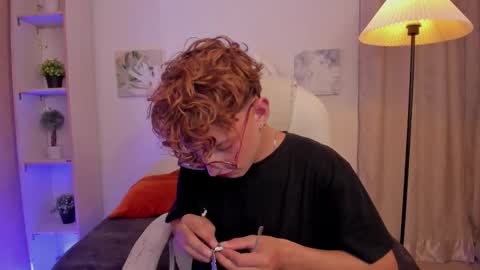 Snapshot of iangel_ chatting on 11.29.25 ian online show from 11.29.25