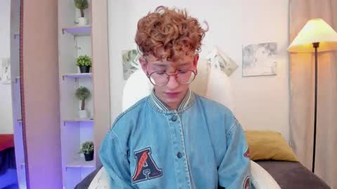 Snapshot of iangel_ chatting on 11.30.25 ian online show from 11.30.25