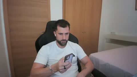 Snapshot of iberian_macho chatting on 10.23.25 iberian_macho online show from 10.23.25