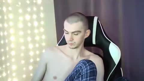 Snapshot of ice_raf chatting on 01.30.25 MAX online show from 01.30.25