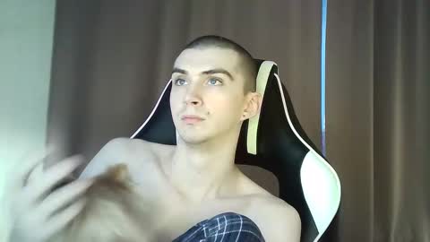 Snapshot of ice_raf chatting on 02.04.25 MAX online show from 02.04.25