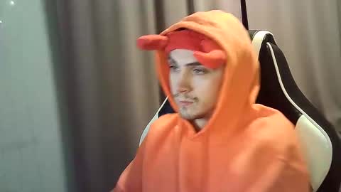 Snapshot of ice_raf chatting on 02.09.25 MAX online show from 02.09.25