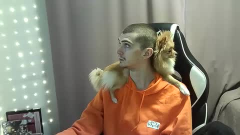 Snapshot of ice_raf chatting on 02.11.25 MAX online show from 02.11.25