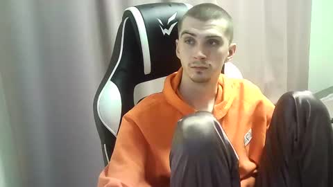 Snapshot of ice_raf chatting on 02.11.25 MAX online show from 02.11.25