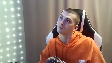 Snapshot of ice_raf chatting on 02.12.25 MAX online show from 02.12.25