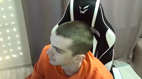 Snapshot of ice_raf chatting on 02.15.25 MAX online show from 02.15.25