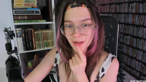 Snapshot of icefroq chatting on 01.17.25 Julia online show from 01.17.25