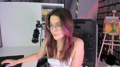 Snapshot of icefroq chatting on 01.31.25 Julia online show from 01.31.25