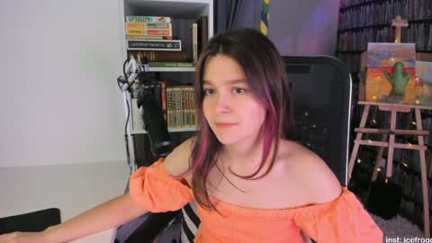 Snapshot of icefroq chatting on 02.01.25 Julia online show from 02.01.25