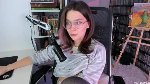 Snapshot of icefroq chatting on 02.24.25 Julia online show from 02.24.25