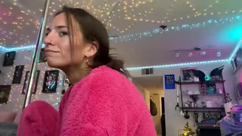 Snapshot of icyspice chatting on 12.14.25 icyspice online show from 12.14.25