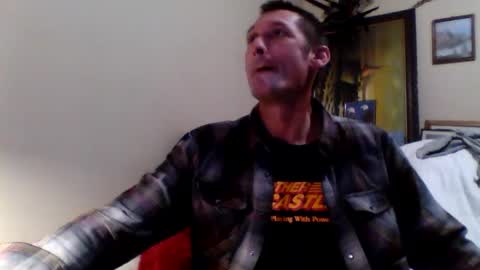 Snapshot of ifoundthegspot chatting on 11.02.25 Darthmark420 online show from 11.02.25