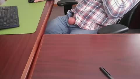 Snapshot of ifuk1stdate chatting on 01.23.25 Hung office Stud online show from 01.23.25