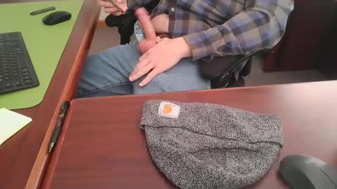 Snapshot of ifuk1stdate chatting on 02.18.25 Hung office Stud online show from 02.18.25