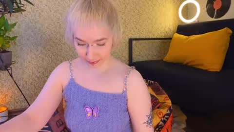 Emmy  help me reach 100 thumbs up online show from 03.02.25