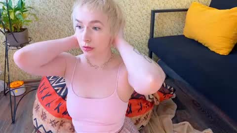 Emmy  help me reach 100 thumbs up online show from 03.11.25