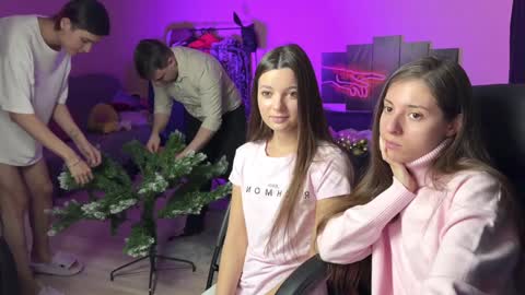 Snapshot of ihavepaws33 chatting on 12.24.24 Julia and Mira online show from 12.24.24