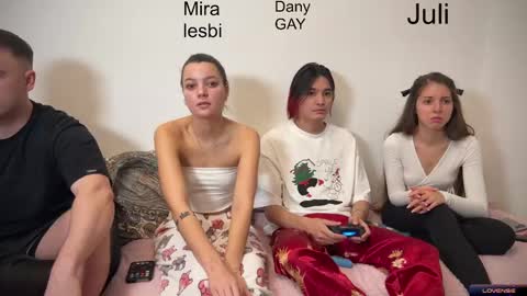 Snapshot of ihavepaws33 chatting on 01.09.25 Julia and Mira online show from 01.09.25