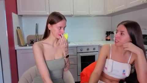 Snapshot of ihavepaws33 chatting on 10.05.25 Julia and Mira online show from 10.05.25