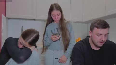 Snapshot of ihavepaws33 chatting on 12.05.25 Julia and Mira online show from 12.05.25