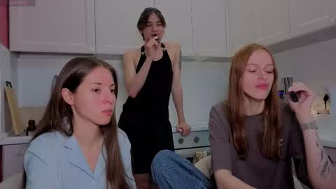 Julia and Mira online show from 12.20.25