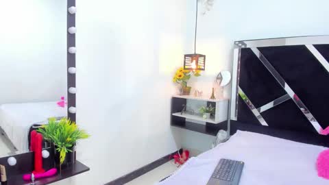 Isabella online show from 09.25.25