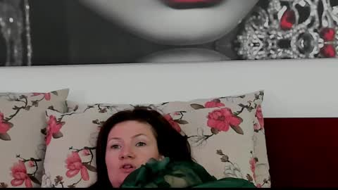Snapshot of illegalbeauty87 chatting on 05.11.26 Ingrid or more easier...Miss GoDDess Mistress online show from 05.11.26