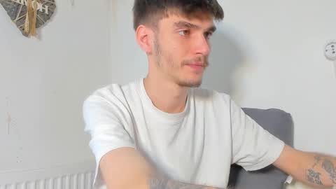 Snapshot of illusions888 chatting on 11.04.25 D-Illusion online show from 11.04.25