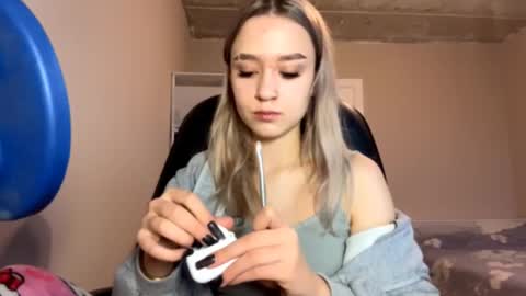 Snapshot of ilonatangaro chatting on 12.18.25 Tereza online show from 12.18.25