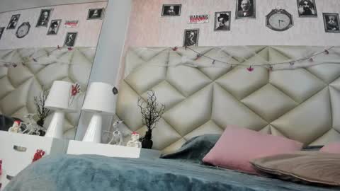 Snapshot of im_gaia chatting on 10.27.25 Im Gaia online show from 10.27.25