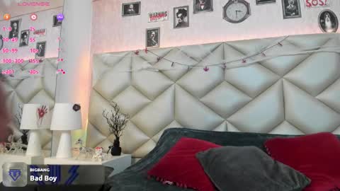 Snapshot of im_gaia chatting on 10.28.25 Im Gaia online show from 10.28.25