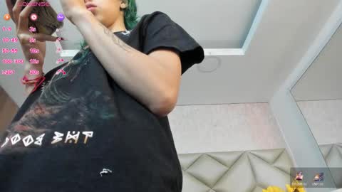 Snapshot of im_gaia chatting on 11.06.25 Im Gaia online show from 11.06.25