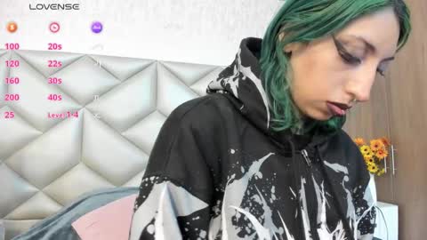 Snapshot of im_gaia chatting on 12.04.25 Im Gaia online show from 12.04.25