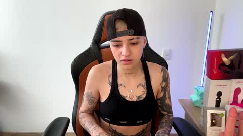 Laia online show from 02.15.25