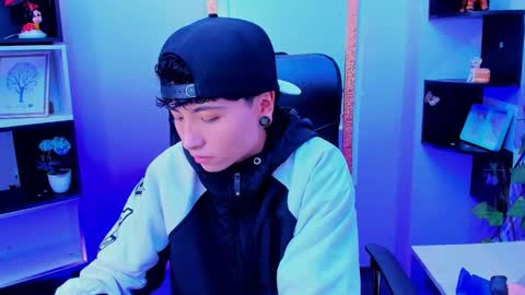 Snapshot of im_mathias chatting on 11.25.25 mathias online show from 11.25.25