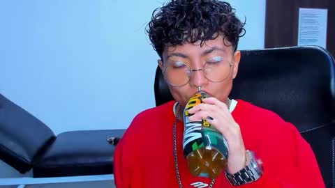 Snapshot of im_mathias chatting on 02.15.26 mathias online show from 02.15.26